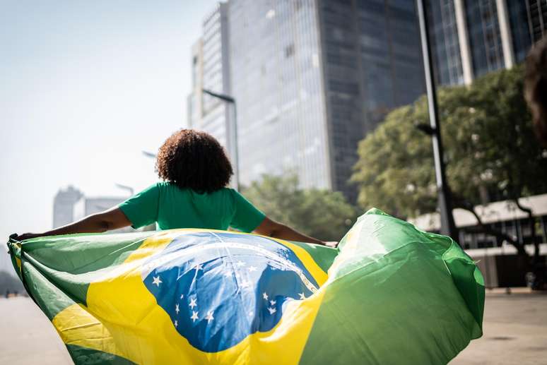 Percepção de felicidade dos brasileiros é a maior desde que pesquisa começou a ser feita