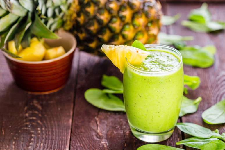 Suco verde com abacaxi 