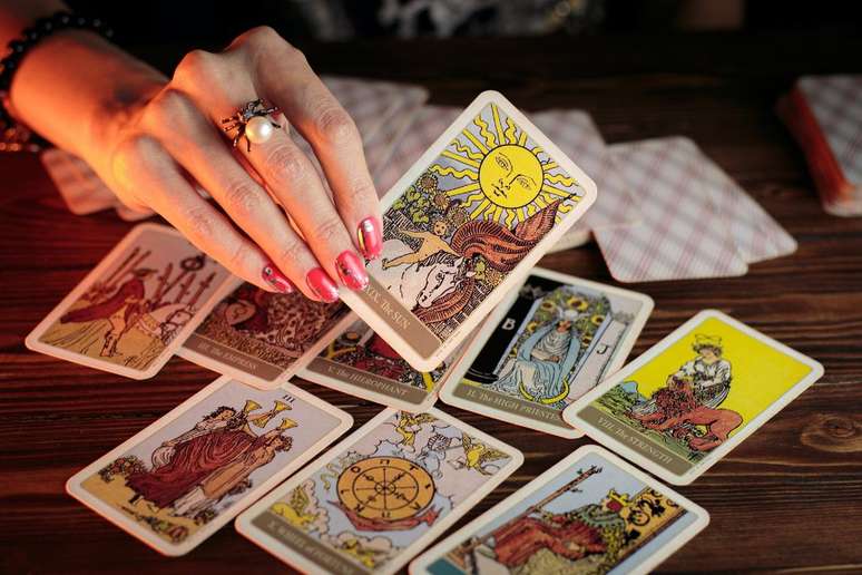 Aprenda como tirar o tarot para si mesmo