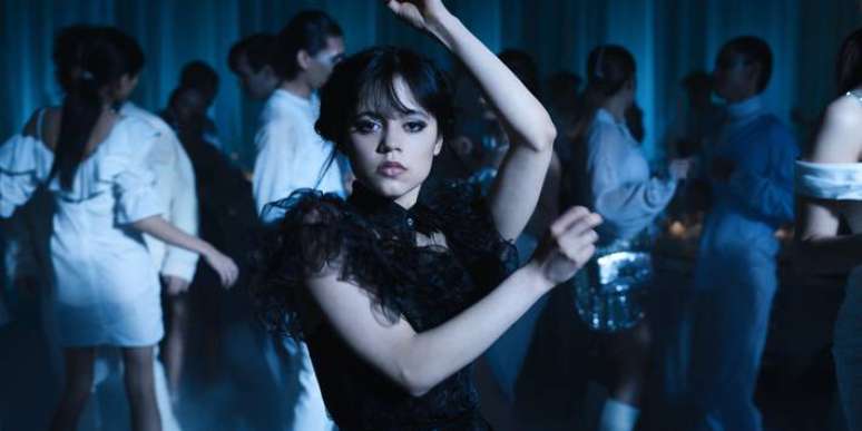 Jenna Ortega em cena como a personagem Wandinha na série da Netflix