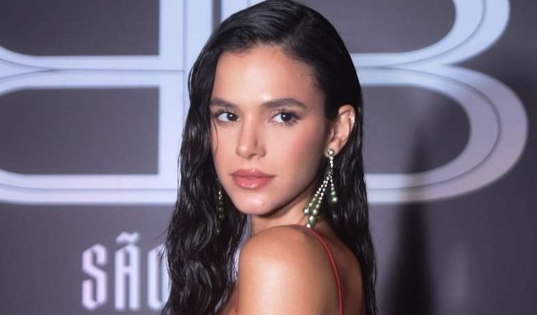 This party dress by Bruna Marquezine will convince you to go for a black tulle look right now!