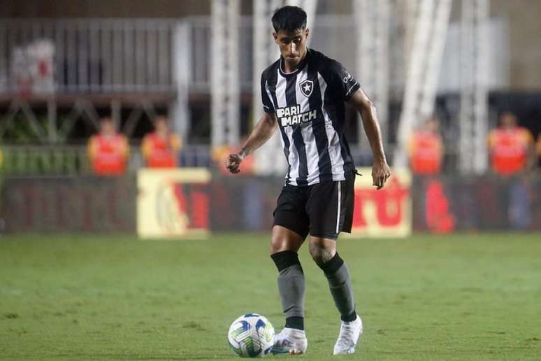 Lateral estreia com o pé direito em Cariacica (Vítor Silva/Botafogo)