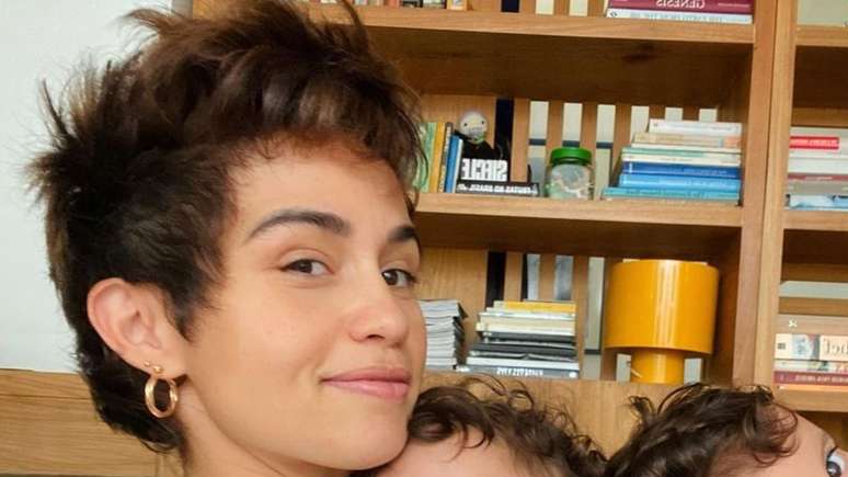Nanda Costa shares an old photo and shows the resemblance to one of the twins