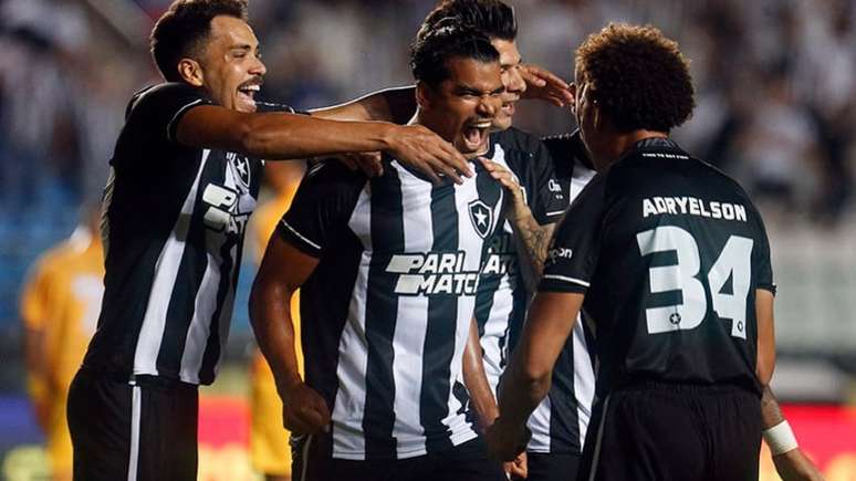 Botafoguenses celebram um dos gols marcados (Vítor Silva/Botafogo)