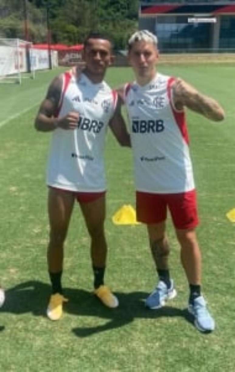 Varela and Wesley during Flamengo training (Photo: Reproduction/@wesleyfranca03_) Varela and Wesley during Flamengo training (Photo: Reproduction/@wesleyfranca03_)