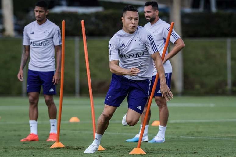 Marlon treina normalmente na Toca da Raposa e já revelou estar bem fisicamente - (Foto: Gustavo Aleixo/Cruzeiro)