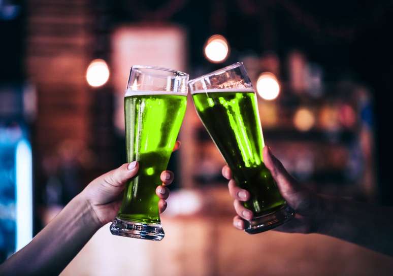 O chopp verde é uma ótima maneira de comemorar o Dia de São Patrício