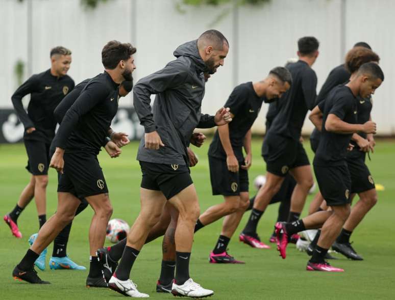 Em meio a clima tenso no CT, elenco do Corinthians recebe dois dias de folga