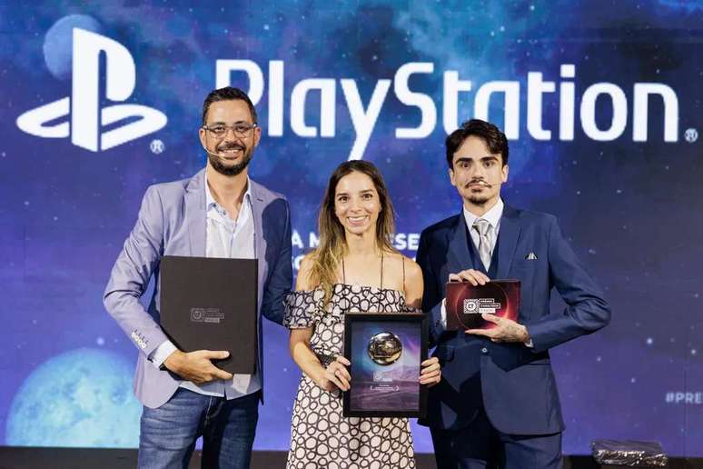 Thaíla Azevedo, Social Media & Influencer Marketing Manager at PlayStation, receives Canaltech Award for Most Desired Game Console at 6th Canaltech Awards (Image: Ivo Meneghel Jr/Canaltech) Thaíla Azevedo, Social Media & Influencer Marketing Manager at PlayStation, receives Canaltech Award for Most Desired Game Console at 6th Canaltech Awards (Image: Ivo Meneghel Jr/Canaltech)
