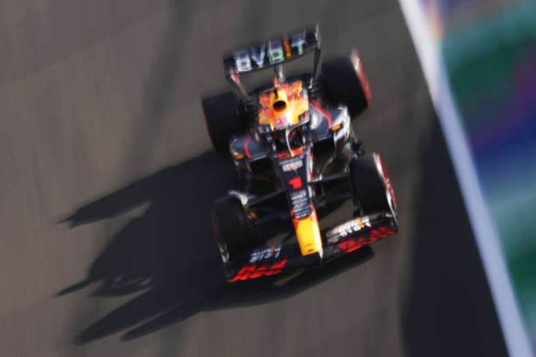 GP da Espanha: Verstappen lidera 1º treino com mudanças nos carros