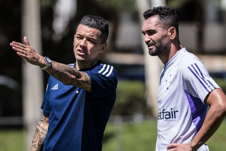 Centroavante e coordenador de futebol do Cruzeiro presenciaram a confusão no vestiário celeste - (Foto: Gustavo Aleixo/Cruzeiro)