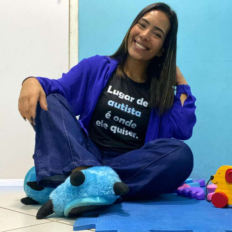 Alessandra Vieira, psic&oacute;loga, especialista em Neuropsicologia e Reabilita&ccedil;&atilde;o e Sa&uacute;de Mental, psicopatologia e aten&ccedil;&atilde;o psicossocial.