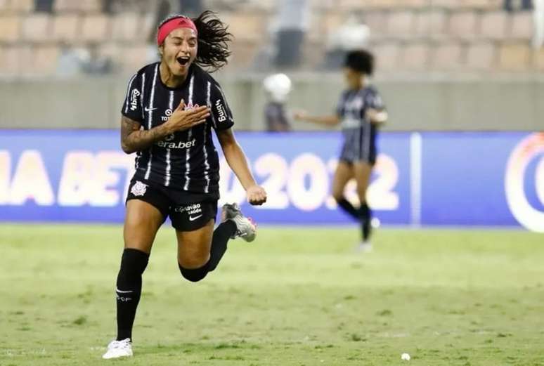 Feminino: com saída de meia colombiana, Corinthians fica sem gringas no elenco
