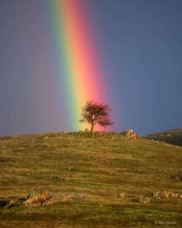 Rainbow photographed in California, USA, in early January (Image: Reproduction/Eric Houck) Rainbow photographed in California, USA, in early January (Image: Reproduction/Eric Houck)