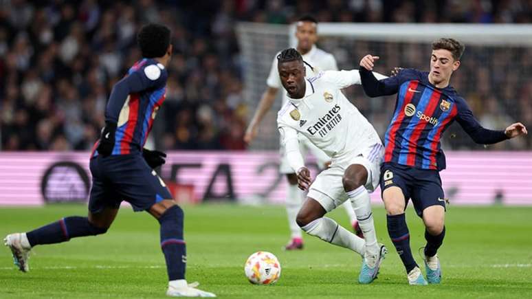 Equipes se enfrentam neste domingo, em Barcelona (Foto: Pierre-Philippe Marcou / AFP)