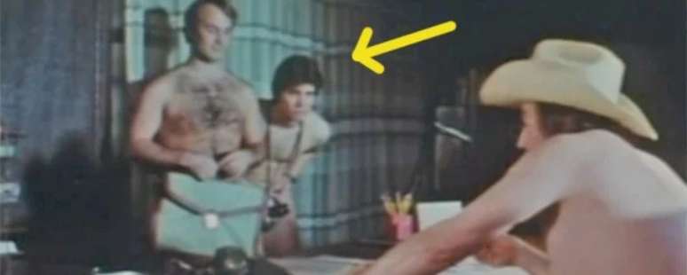 Jim Carrey em cena de All in Good Taste.