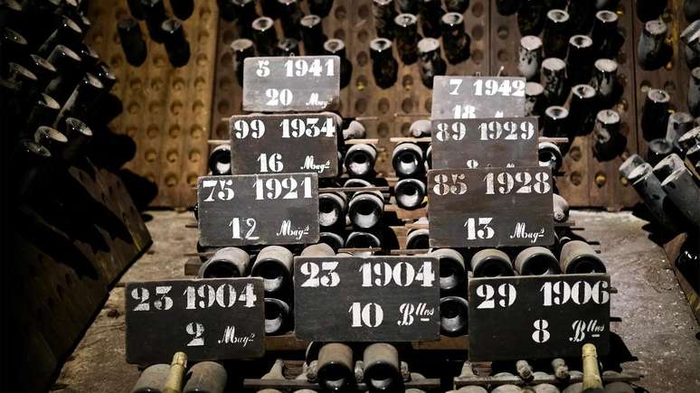 The underground Reims, in France, hides precious: 200 km of champagne cellars The underground Reims, in France, hides precious: 200 km of champagne cellars