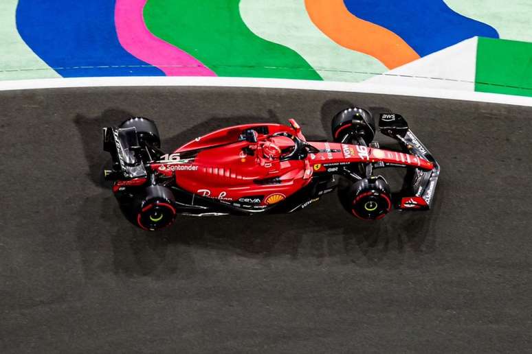 Charles Leclerc nos preparativos para o GP da Arábia Saudita