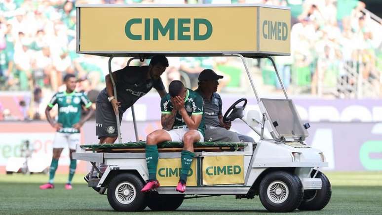 Tabata deixou o gramado do Allianz desolado com o problema físico (Foto: Cesar Greco/Palmeiras/By Canon)