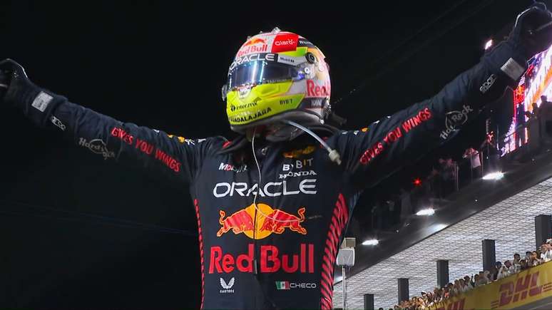 Perez celebra vitória no GP da Arábia Saudita