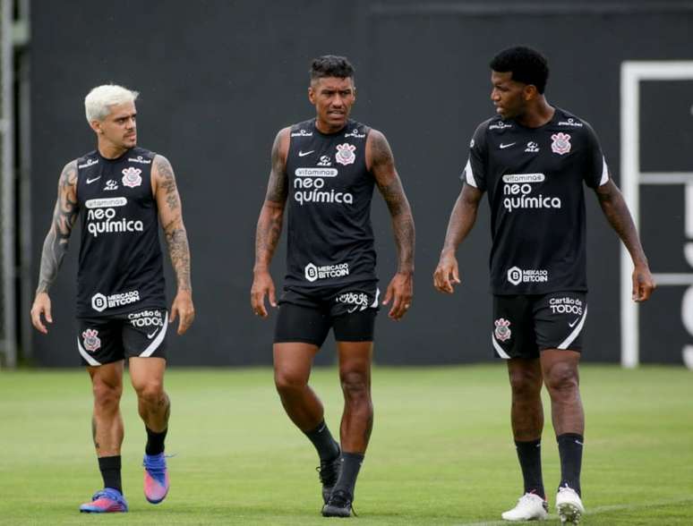 Gil, Fagner e Paulinho durante treino do Timão (Foto: Rodrigo Coca / Agência Corinthians)