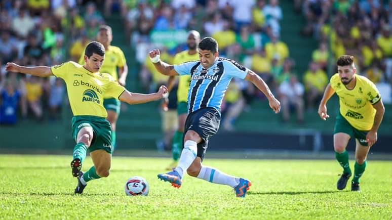 Após Suárez perder mais um, Grêmio desperdiça as três cobranças de pênalti que teve no ano