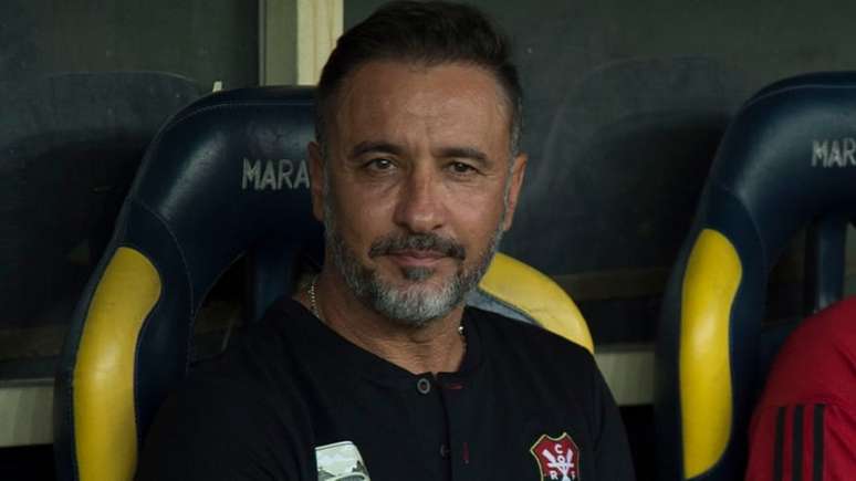 Vítor Pereira foi criticado mesmo após vitória sobre o Vasco (Armando Paiva/LANCE!)