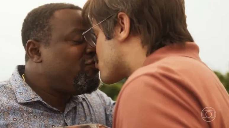 Why Conservatives Ignored 6pm interracial gay kissing on Globo