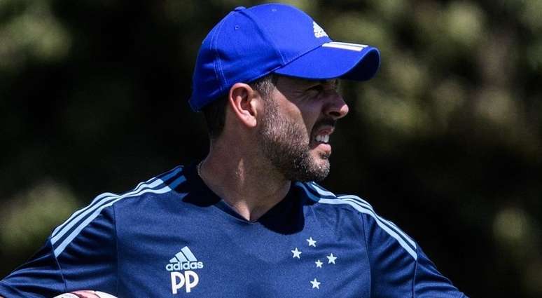 Paulo Pezzolano deixa o Cruzeiro após eliminação no Estadual