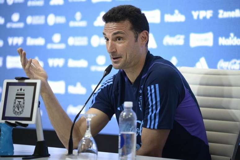 Técnico Lionel Scaloni fala sobre próximos desafios da seleção argentina (Foto: JUAN MABROMATA / AFP)