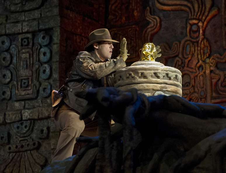 O Indiana Jones Epic Stunt Spectacular brinca com os bastidores do filmes, mostrando como as cenas de a&ccedil;&atilde;o s&atilde;o feitas.