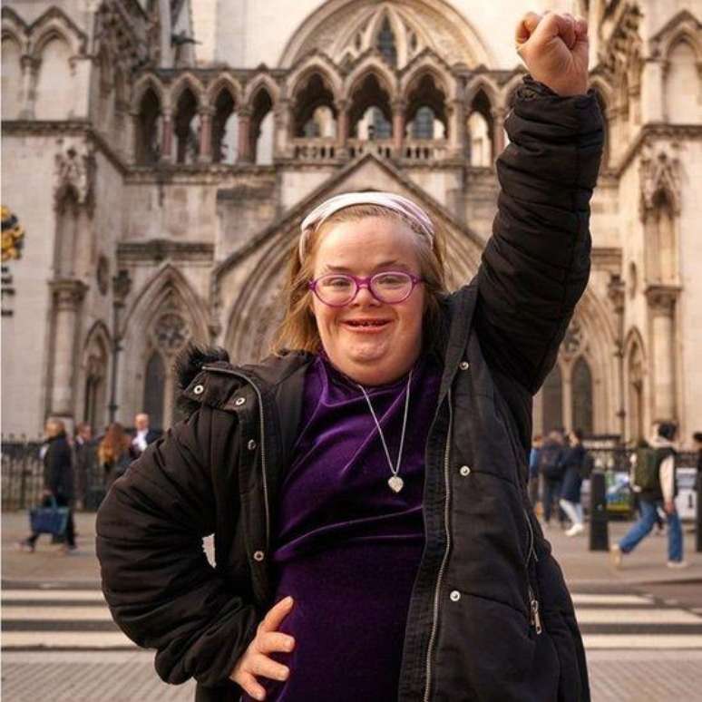 Heidi Crowter faz campanha por mudan&ccedil;as na lei do Reino Unido