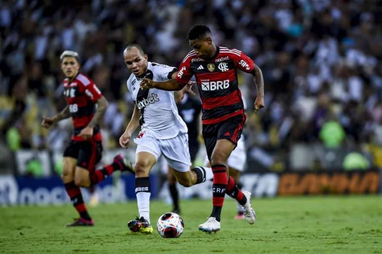 Matheus França atende exigência de Vítor Pereira e mantém comprometimento com o Flamengo