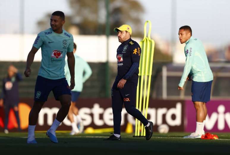 Ramon Menezes é o técnico interino da Seleção enquanto novo nome não chega (Foto: Rafael Ribeiro / CBF)