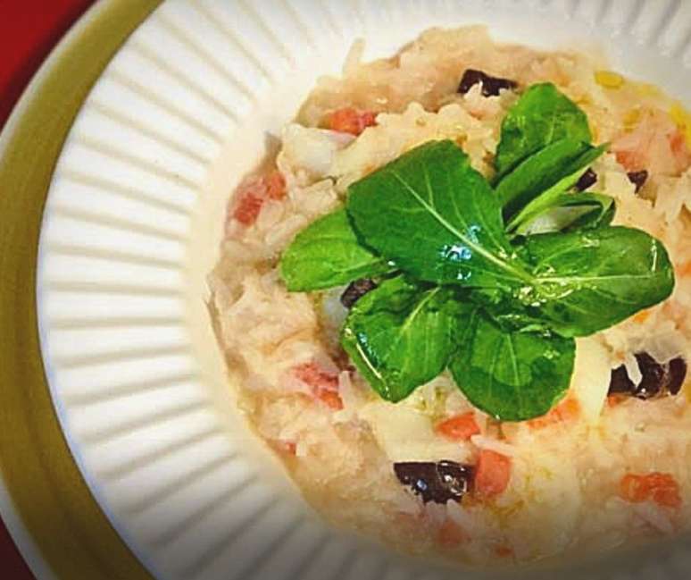 Arroz de bacalhau "a fugir", com rúcula, uma receita portuguesa