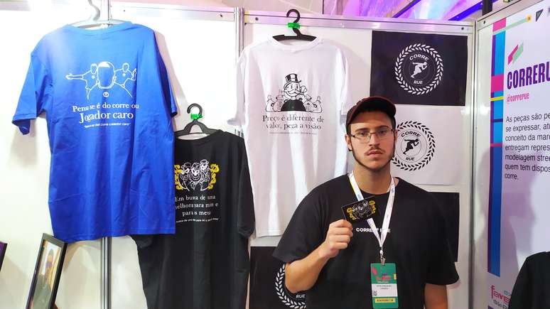 Vitor criou a marca de camisetas “Correrue” focada no estilo streetwear