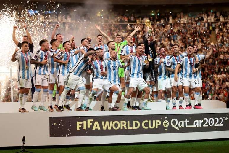 Jogadores argentinos celebram título da Copa (Foto: Reprodução/Facebook AFA - Selección Argentina)