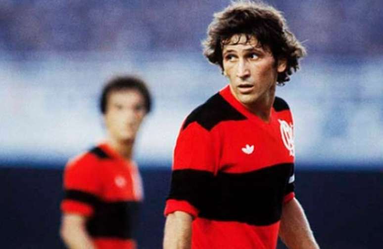 Zico (meio-campista): torcedor do Flamengo – defendeu o clube de 1971 a 1983 (primeira passagem) e 1985 a 1989 (segunda passagem) – aposentado