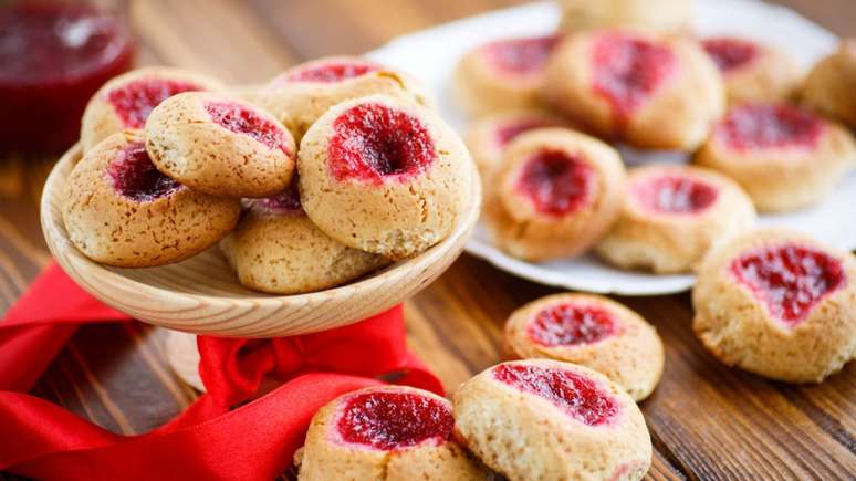 Biscoito de fubá com goiabada