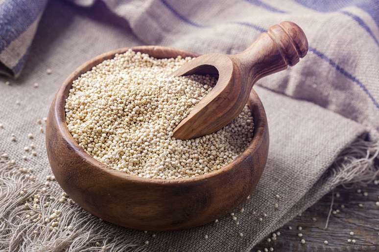 A quinoa favorece o emagrecimento por ser rica em fibras 