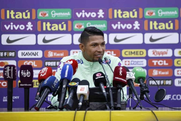 Rony dá sua primeira entrevista coletiva como jogador da Seleção Brasileira (Foto: Rafael Ribeiro/CBF)