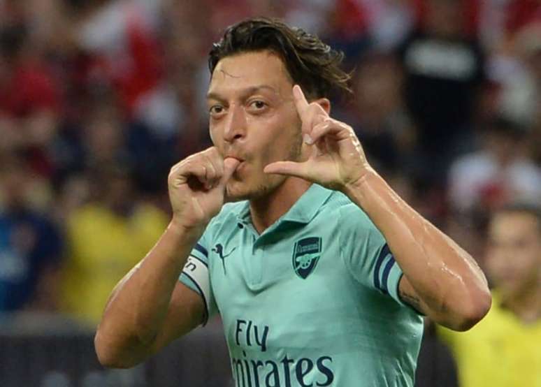 Özil em ação pelo Arsenal, um dos clubes que defendeu em sua carreira (Kenan Asyali/Pool/AFP)