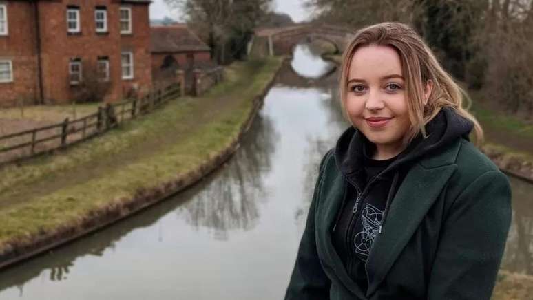 Leanne Buck tenta evitar &aacute;lcool e cafe&iacute;na para reduzir suas chances de ataques de vertigem