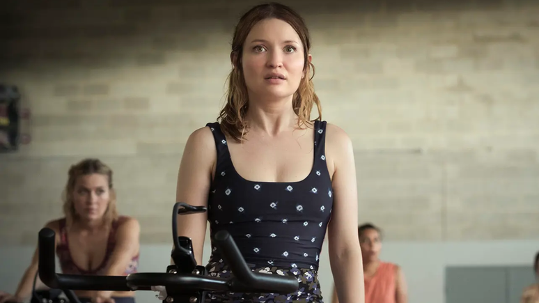 Emily Browning como Zoe em cena de Turma de 2007.