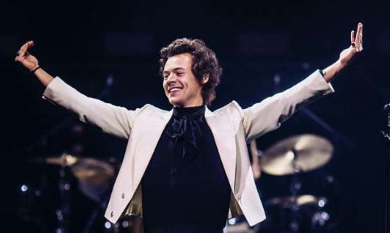 Harry Styles has the most attractive smile in the world;  like having one too