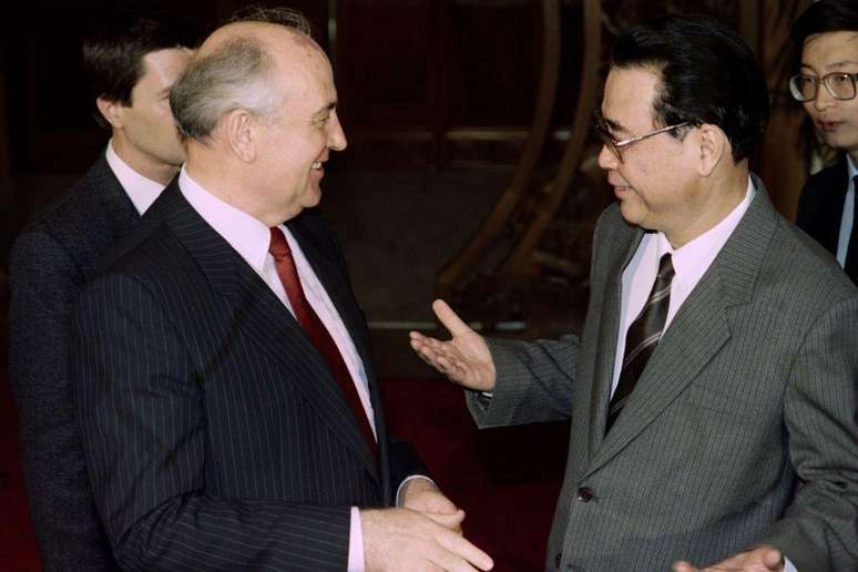 Conflicting past: Former Chinese premier Li Peng meets former Soviet leader Mikhail Gorbachev in Beijing in 1989