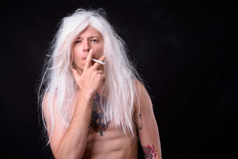Cigarette can turn hair yellow;  understand