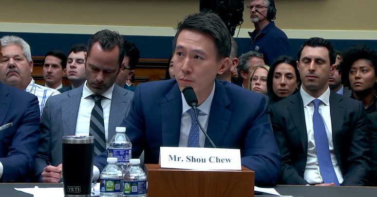 Shou Chew, CEO do TikTok, em depoimento ao Congresso dos EUA