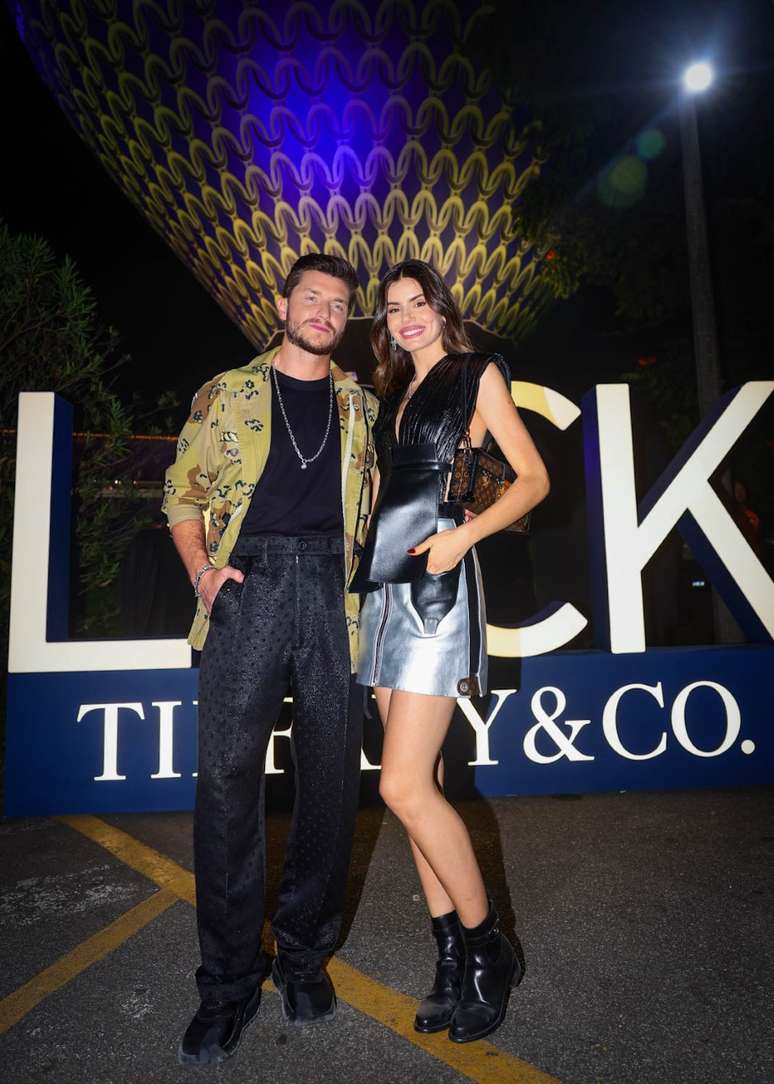 Klebber Toledo e Camila Queiroz 