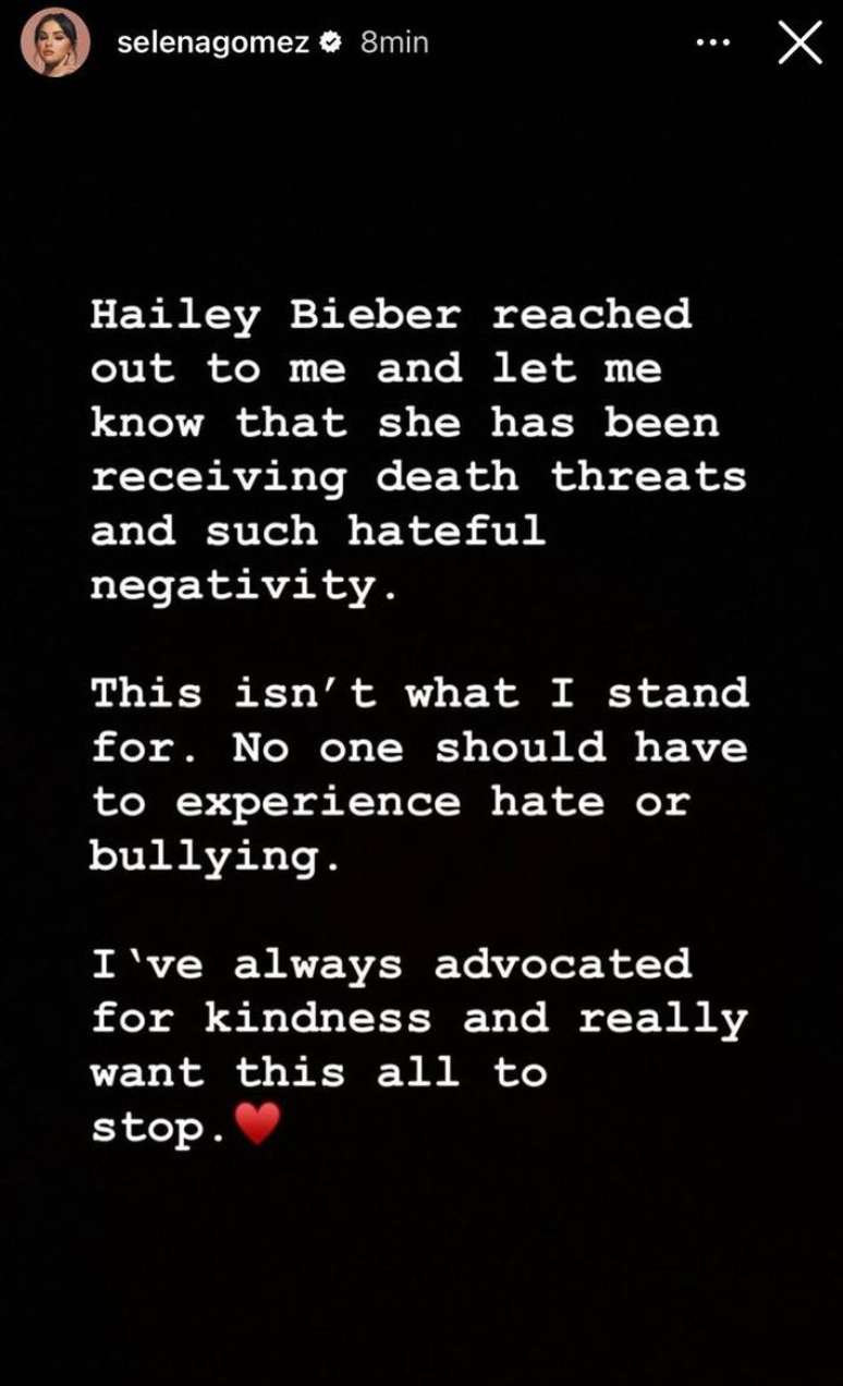 Publicação de Selena Gomez em defesa de Hailey Bieber.